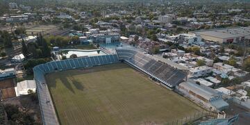 Se ha preparado un importante dispositivo de seguridad para evitar que los hinchas del Tomba se acerquen al estadio Feliciano Gambarte este sábado. Gentileza Sarío Pérez/El Sol
