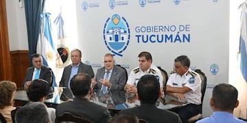 El gobernador Jaldo encabezó una reunión con la cúpula policial para evaluar los operativos preventivos y la ampliación del penal de Benjamín Paz.