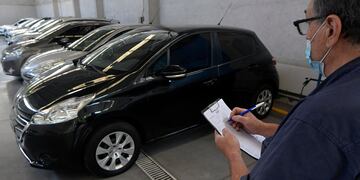 La compra venta de autos volvió a tener una importante suba y afecta al sector.