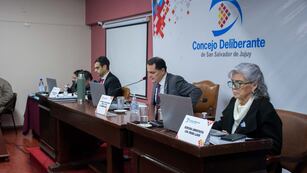 El presidente del Concejo Deliberante de San Salvador de Jujuy, Lisandro Aguiar, condujo la reciente sesión ordinaria del legislativo municipal.