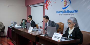 El presidente del Concejo Deliberante de San Salvador de Jujuy, Lisandro Aguiar, condujo la reciente sesión ordinaria del legislativo municipal.